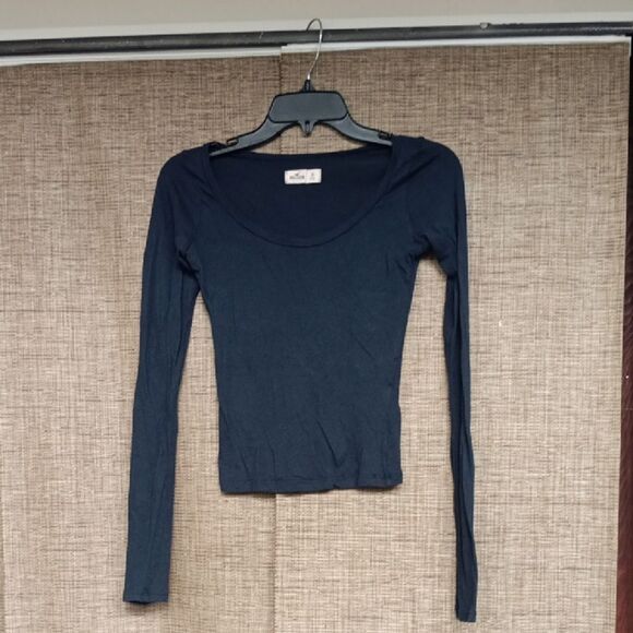 Hollister Tissue Weight Cotton Navy Long Sleeve Tee - Picture 1 of 3